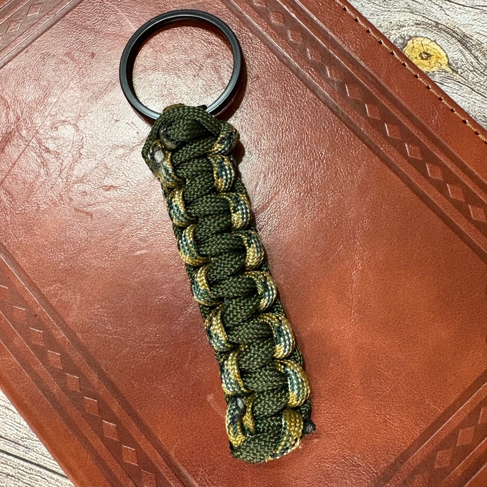 Unisex Camouflage Paracord Keychain